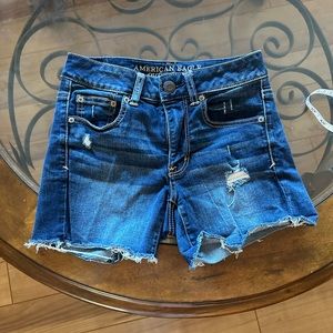 American Eagle distressed high rise shortie SZ 2